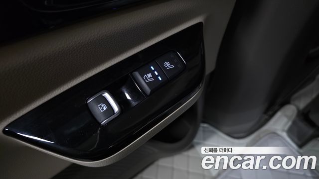 Kia Canival 2021 — photo 23