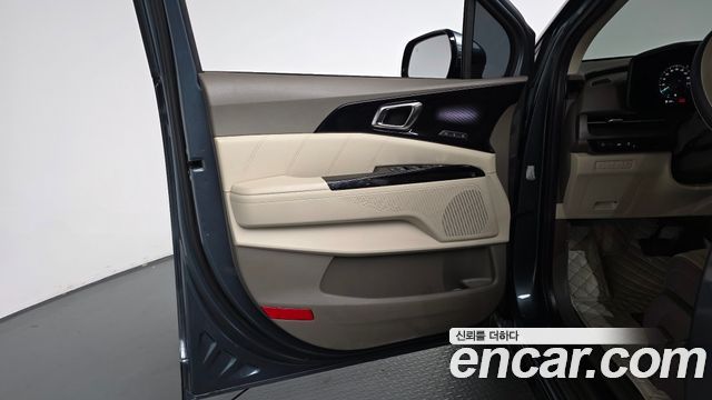 Kia Canival 2021 — photo 15