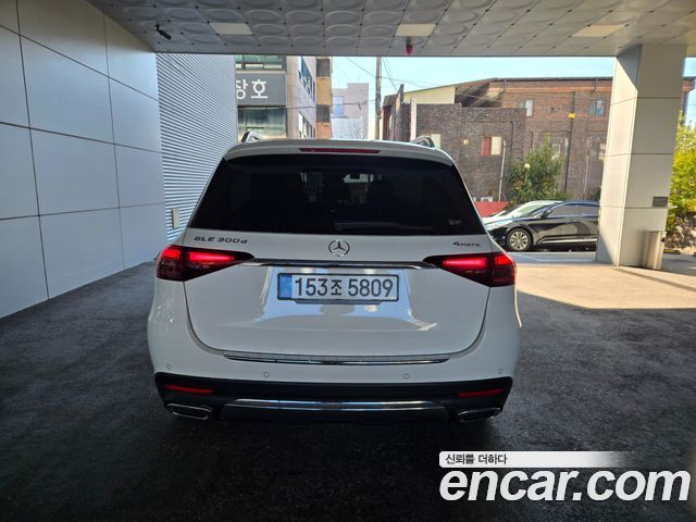 Mercedes-Benz GLE-Class 2025 — photo 3