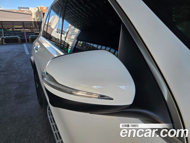 Mercedes-Benz GLE-Class 2025 — photo 8