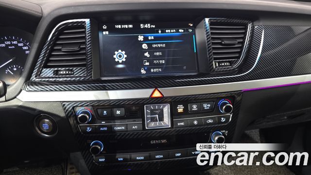Genesis G80 2019 — photo 18