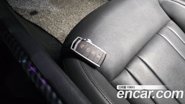 Genesis G80 2019 — photo 21