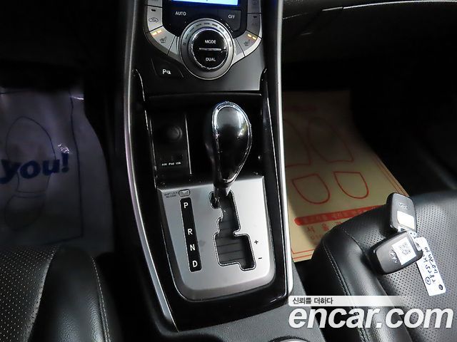 Hyundai AVANTE 2013 — photo 13