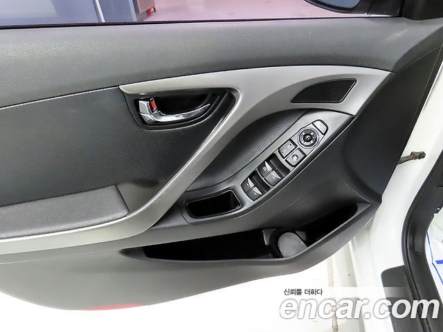Hyundai AVANTE 2013 — photo 14