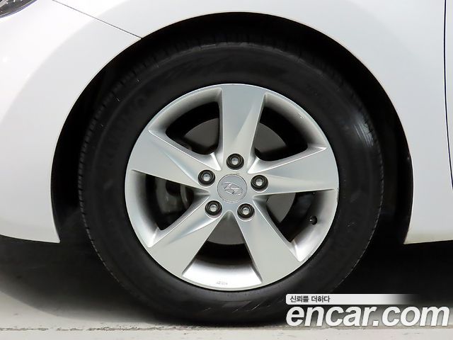 Hyundai AVANTE 2013 — photo 20