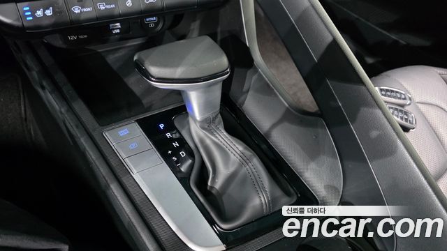 Hyundai AVANTE 2021 — photo 12