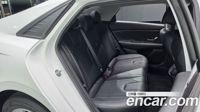 Hyundai AVANTE 2021 — photo 17