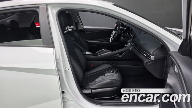 Hyundai AVANTE 2021 — photo 16