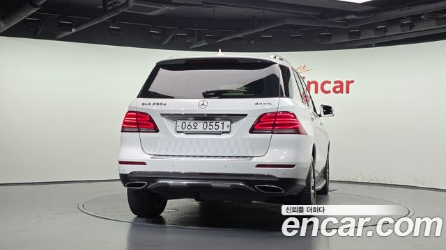 Mercedes-Benz GLE-Class 2016 — photo 4