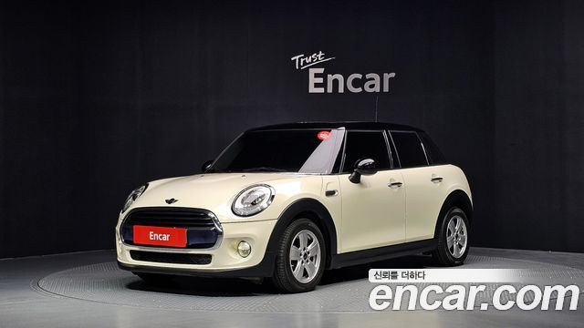 Mini Cooper 2016 — photo 1