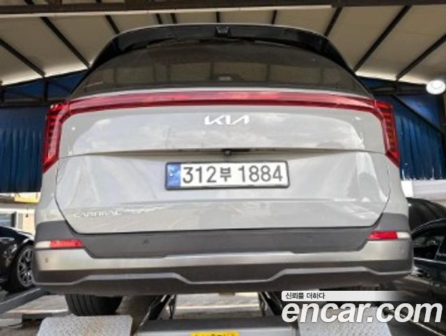 Kia Canival 2024 — photo 2