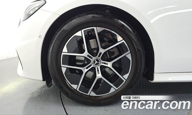 Mercedes-Benz E-Class 2025 — photo 5