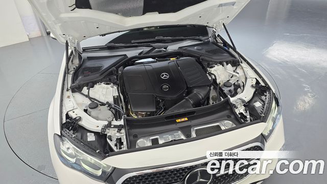 Mercedes-Benz E-Class 2025 — photo 6