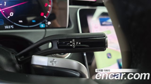 Mercedes-Benz E-Class 2025 — photo 12