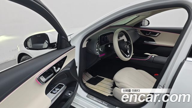 Mercedes-Benz E-Class 2025 — photo 13