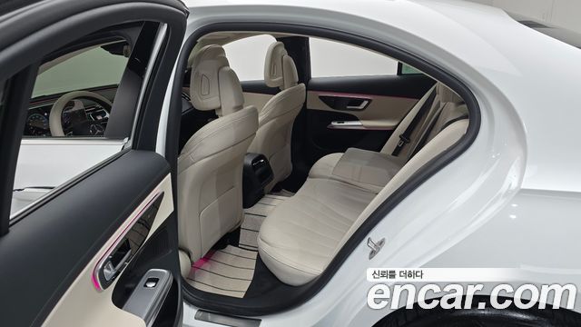 Mercedes-Benz E-Class 2025 — photo 17