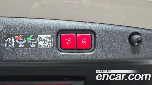 Mercedes-Benz E-Class 2025 — photo 21