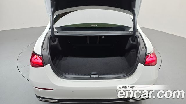 Mercedes-Benz E-Class 2025 — photo 22