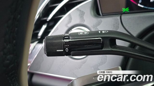 Mercedes-Benz E-Class 2025 — photo 26
