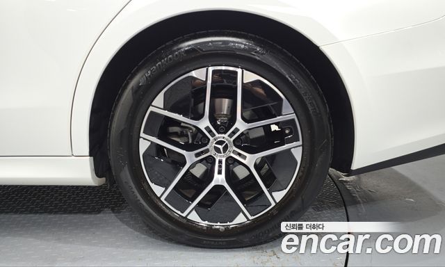 Mercedes-Benz E-Class 2025 — photo 7