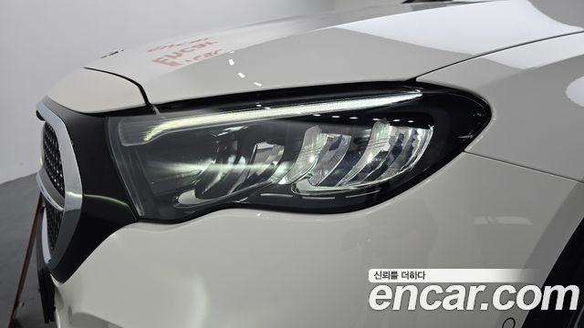 Mercedes-Benz E-Class 2025 — photo 8