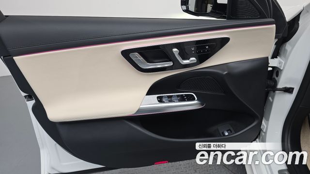Mercedes-Benz E-Class 2025 — photo 14