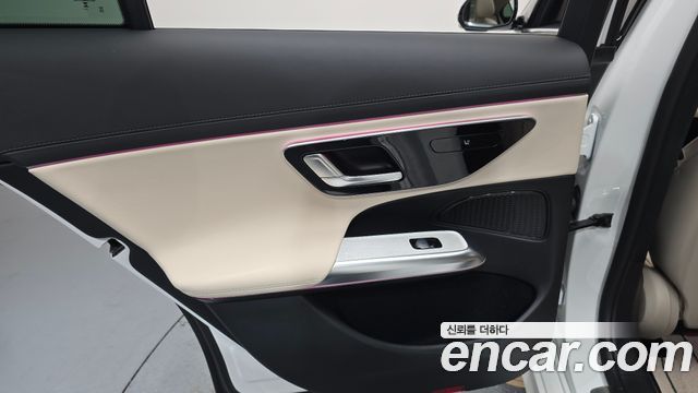 Mercedes-Benz E-Class 2025 — photo 15