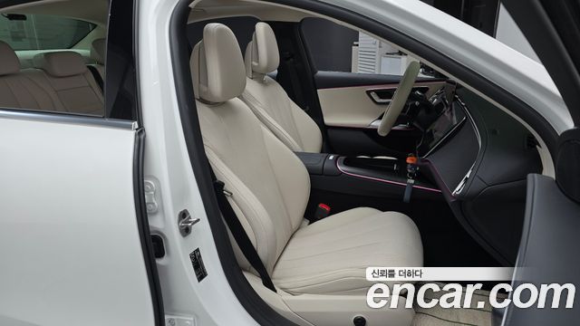 Mercedes-Benz E-Class 2025 — photo 16