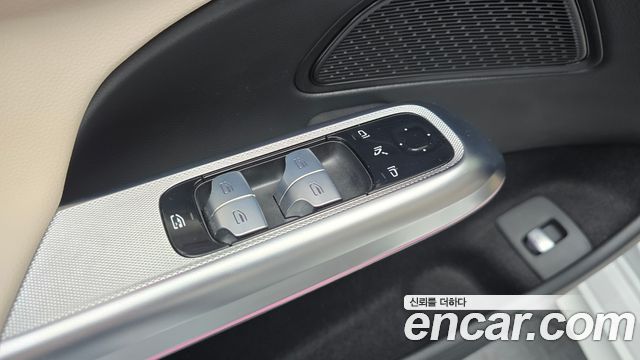 Mercedes-Benz E-Class 2025 — photo 27