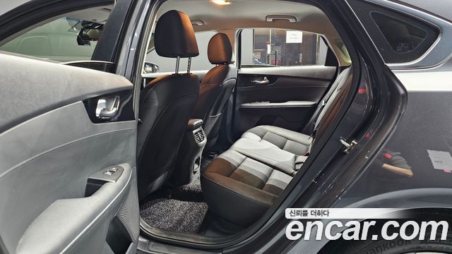 Kia K3 2022 — photo 16