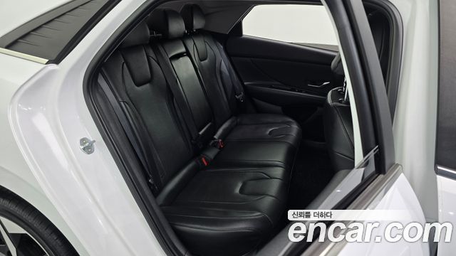 Hyundai AVANTE 2021 — photo 16