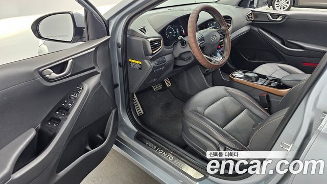 Hyundai Ioniq 2017 — photo 10