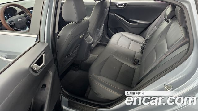 Hyundai Ioniq 2017 — photo 11