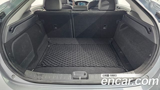 Hyundai Ioniq 2017 — photo 17