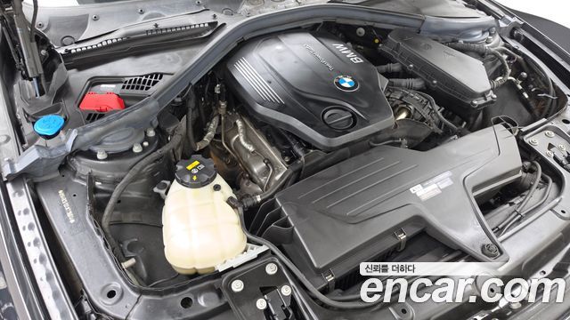 BMW 3-Series 2018 — photo 6