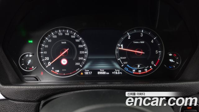 BMW 3-Series 2018 — photo 11