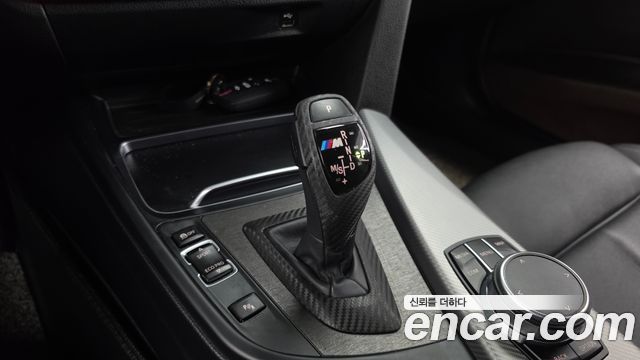 BMW 3-Series 2018 — photo 12