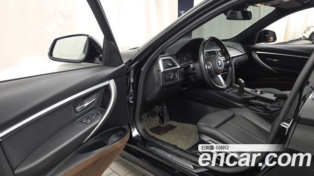 BMW 3-Series 2018 — photo 13