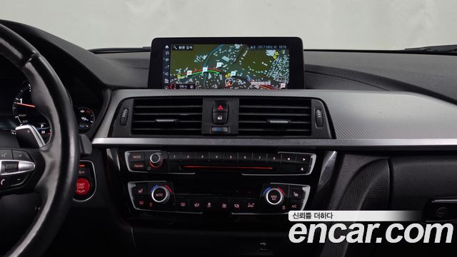BMW 3-Series 2018 — photo 20