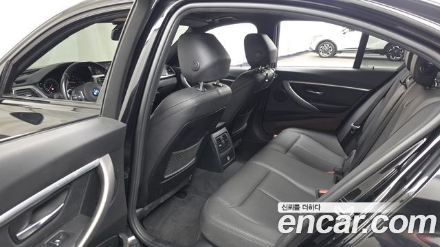 BMW 3-Series 2018 — photo 16
