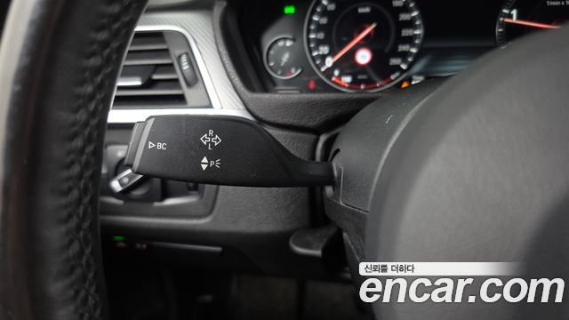 BMW 3-Series 2018 — photo 29