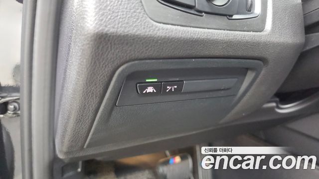 BMW 3-Series 2018 — photo 31