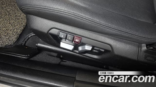 BMW 3-Series 2018 — photo 32