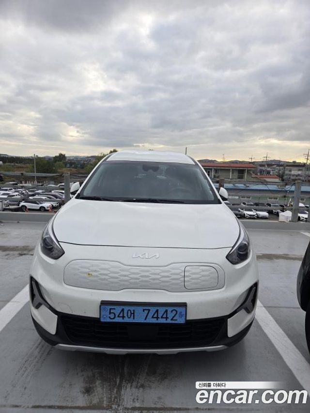 Kia Niro 2023 — photo 1