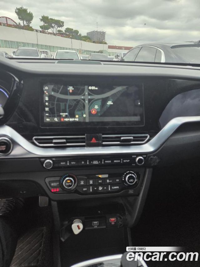 Kia Niro 2023 — photo 8