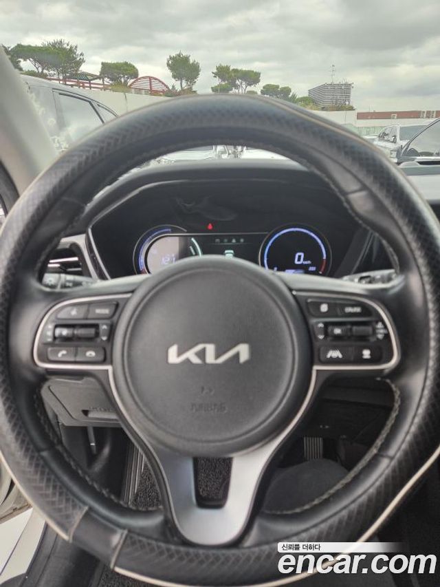 Kia Niro 2023 — photo 9