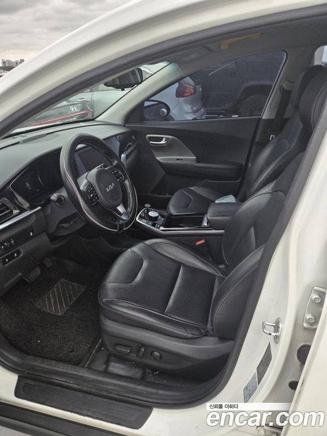 Kia Niro 2023 — photo 11