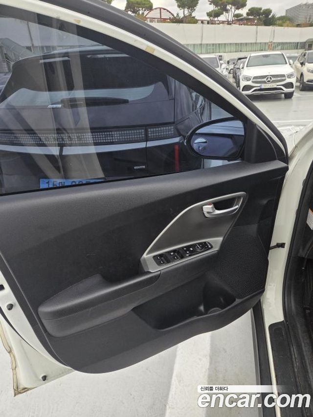 Kia Niro 2023 — photo 12