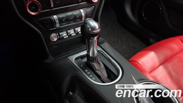 Ford Mustang 2020 — photo 12