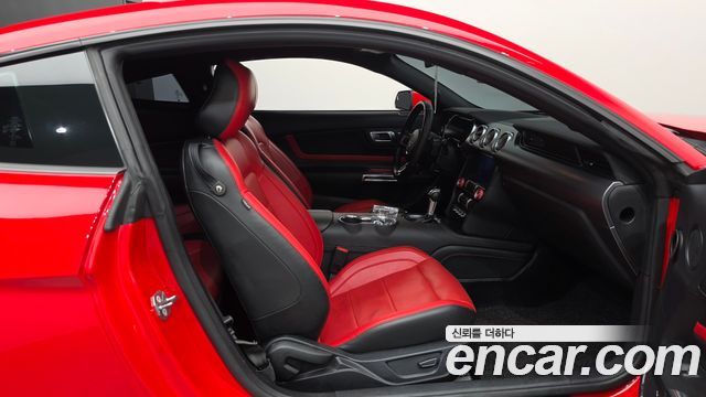 Ford Mustang 2020 — photo 16